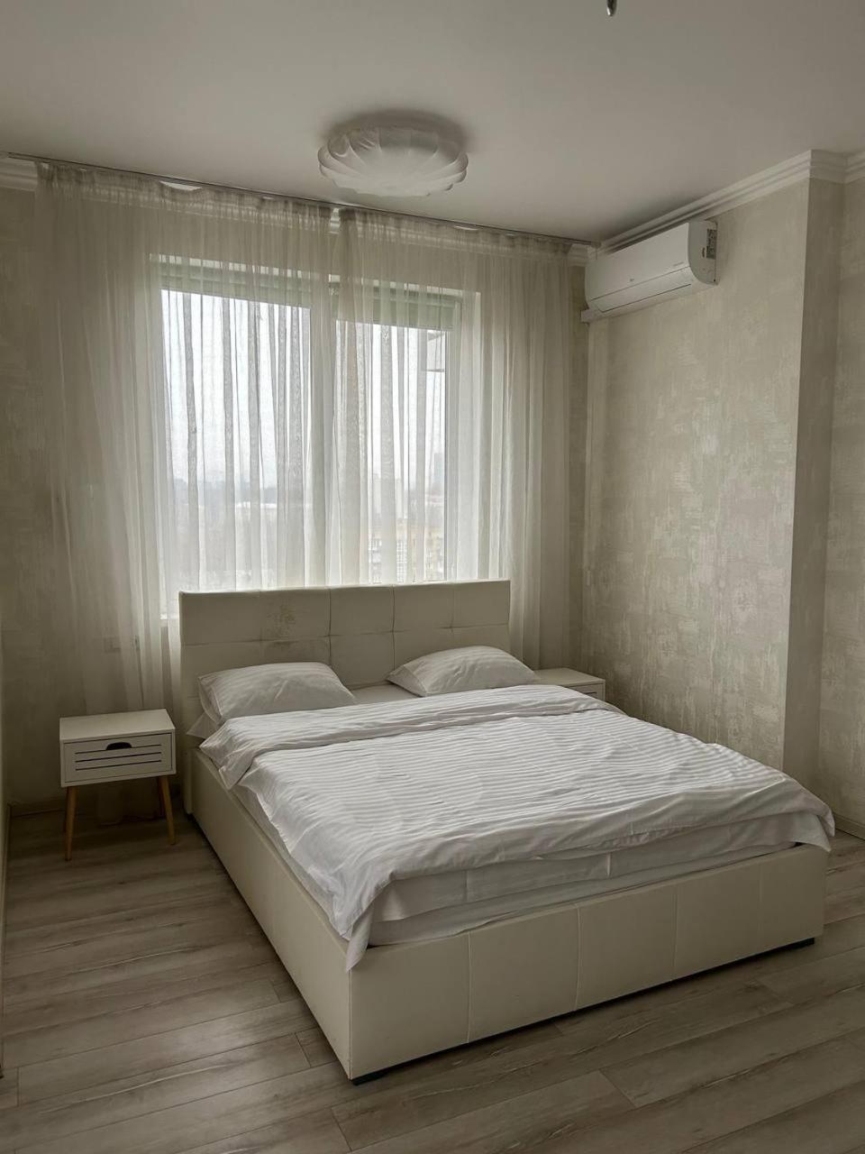 Apart Assistant On Smart Plaza Kiev Exterior foto